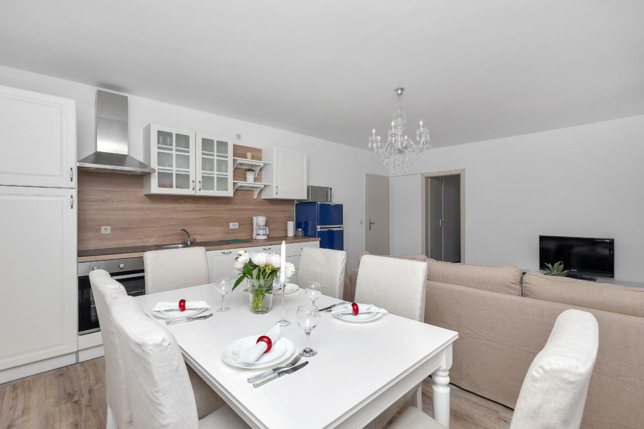Apartments Marija Макарска Экстерьер фото