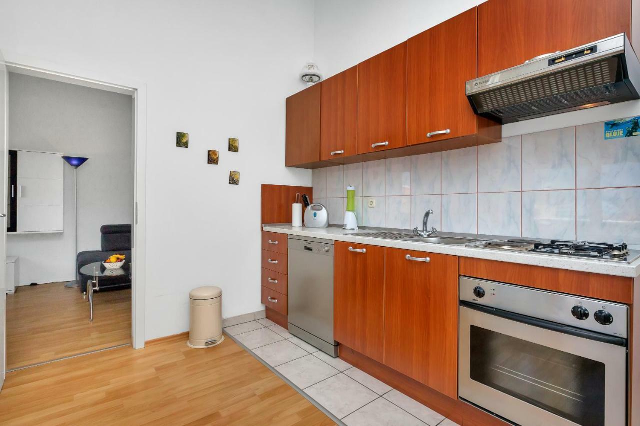 Apartments Marija Макарска Экстерьер фото